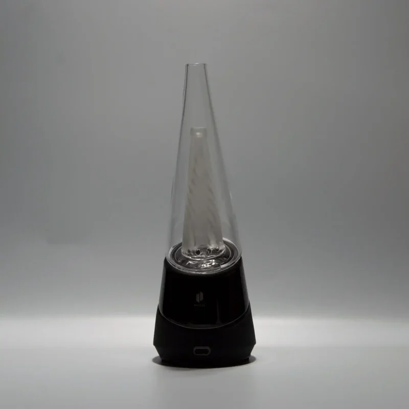 Puffco Peak glass Wiidz Original 2.0 installed, positioned facing south, showcasing its sleek design and functionality.