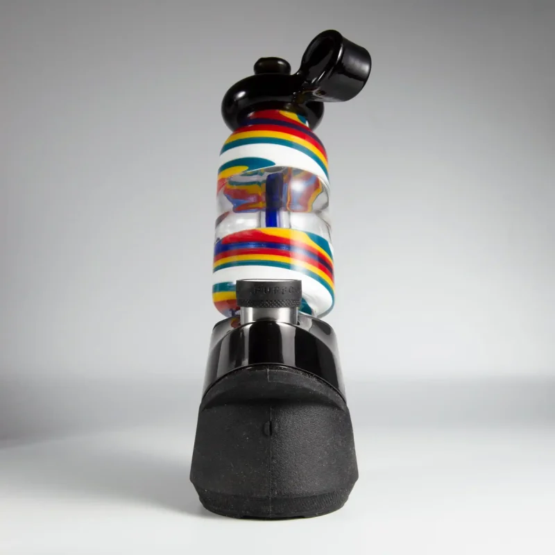 Puffco Peak Pro glass attachment installed on a Wiidz flask, positioned facing north, showcasing a sleek design and functionality perfect for concentrate enthusiasts.